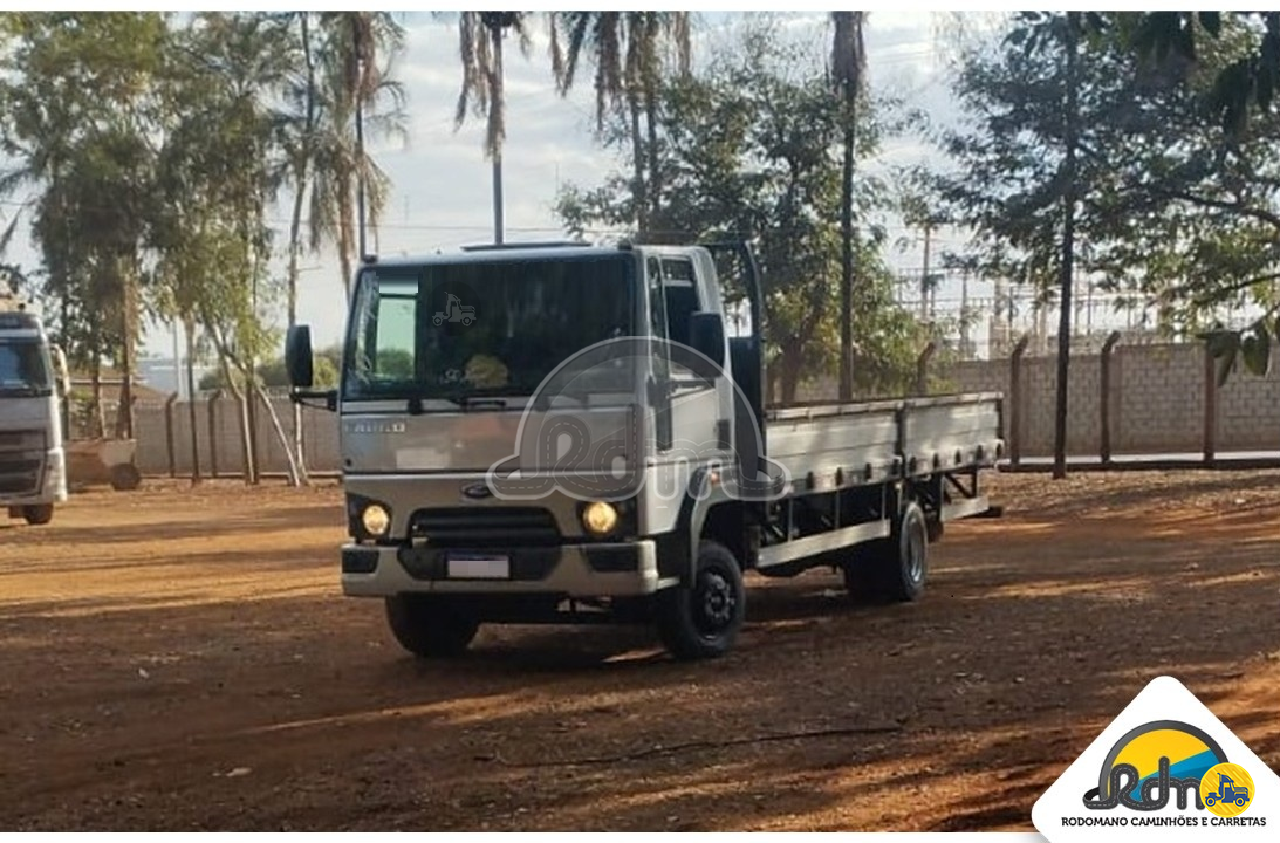 CAMINHAO FORD CARGO 1119 Graneleiro 3/4 4x2 Rodomano Caminhões e Carretas RIO VERDE GOIAS GO